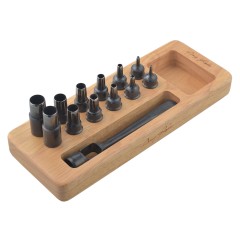 Round punches set Amy Roke